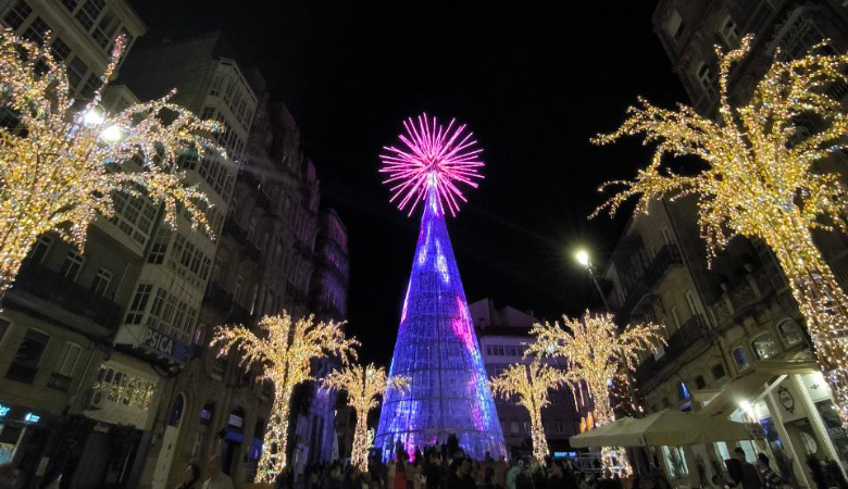 Árbol Navidad Vigo 2024: el árbol y su bosque